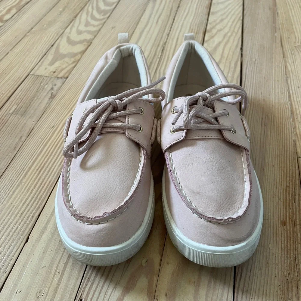 Sperry crest vibe